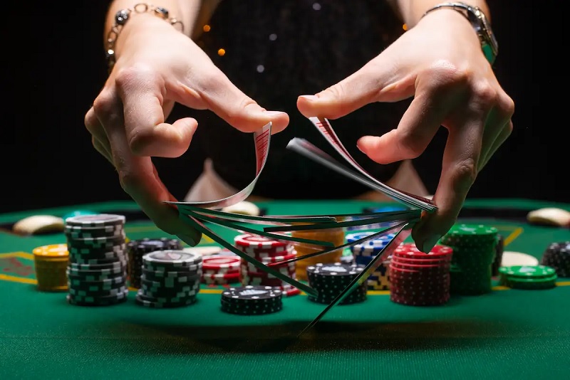 Tìm hiểu lừa gạt là gì và các chiến lược để chơi bài poker bất bại