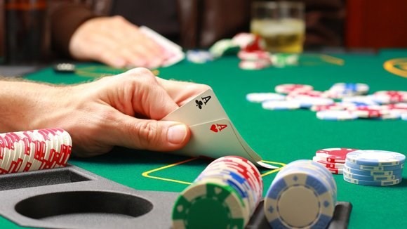 Cách chơi poker mà không phạm luật