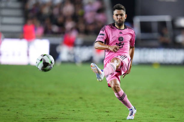 Jordi Alba làm nên lịch sử