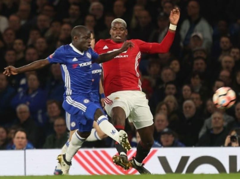 Vai trò điều phối bóng của IDM trên sân